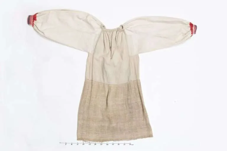 Hand-stitched linen shirt with a front placket and worked buttonholes